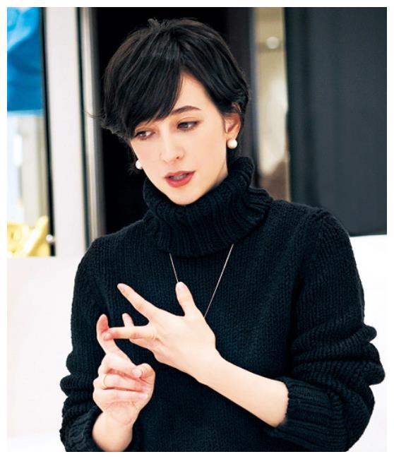 娱乐圈吃瓜男歌手是谁啊,他是谁？  第2张